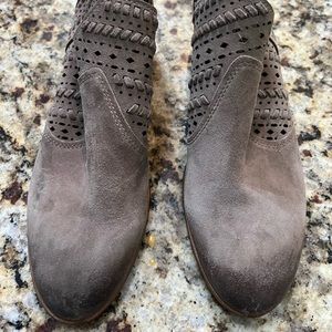 Vince Camuto ankle boots size 7.5